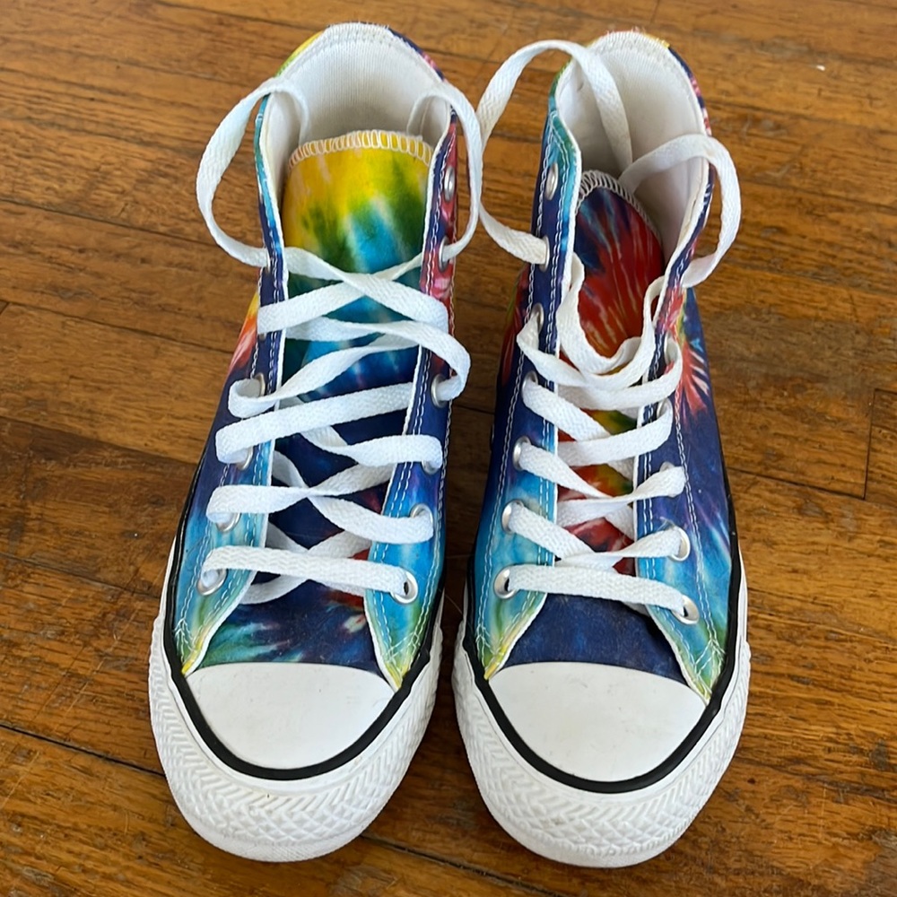 Women’s size 6 tie dye converse